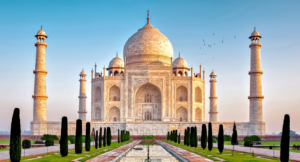 Taj Mahal Kembali Dibuka Usai Tutup Selama 6 Bulan